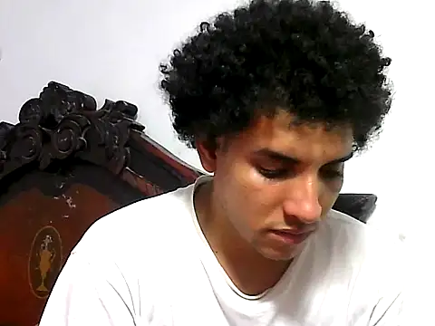 Snapshot of maick5- chatting on 10/14/25, 12:22 maick5- online show from 10/14/25, 12:22