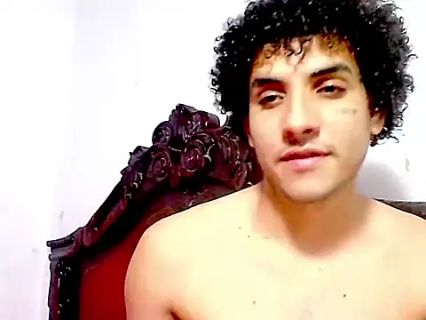 Snapshot of maick5- chatting on 10/17/25, 04:04 maick5- online show from 10/17/25, 04:04