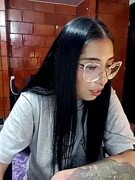 Snapshot of Raven__purple chatting on 01/23/25, 04:41 Raven purple online show from 01/23/25, 04:41