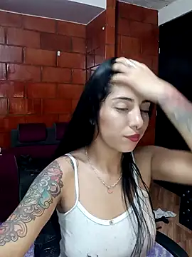 Snapshot of Raven__purple chatting on 01/29/25, 04:26 Raven purple online show from 01/29/25, 04:26