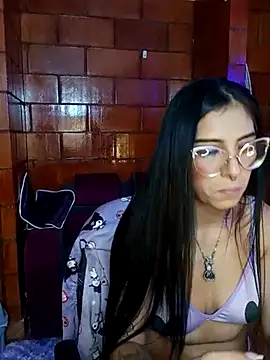 Snapshot of Raven__purple chatting on 02/13/25, 03:39 Raven purple online show from 02/13/25, 03:39