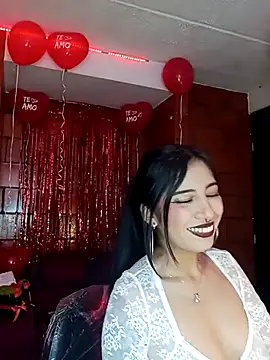 Snapshot of Raven__purple chatting on 02/14/25, 11:09 Raven purple online show from 02/14/25, 11:09