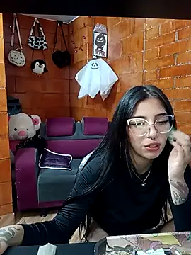 Snapshot of Raven__purple chatting on 03/09/25, 05:44 Raven purple online show from 03/09/25, 05:44