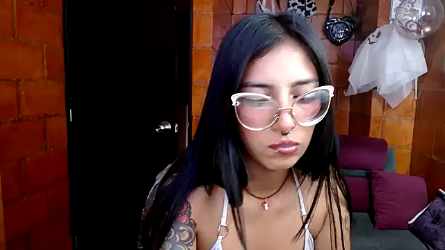 Snapshot of Raven__purple chatting on 09/27/25, 05:51 Raven purple online show from 09/27/25, 05:51