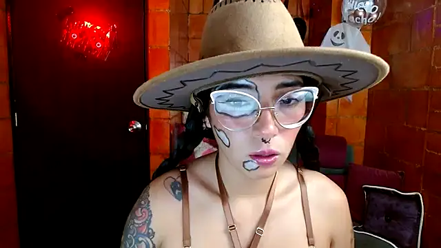 Snapshot of Raven__purple chatting on 10/17/25, 10:01 Raven purple online show from 10/17/25, 10:01