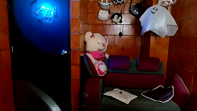 Snapshot of Raven__purple chatting on 11/05/25, 01:16 Raven purple online show from 11/05/25, 01:16