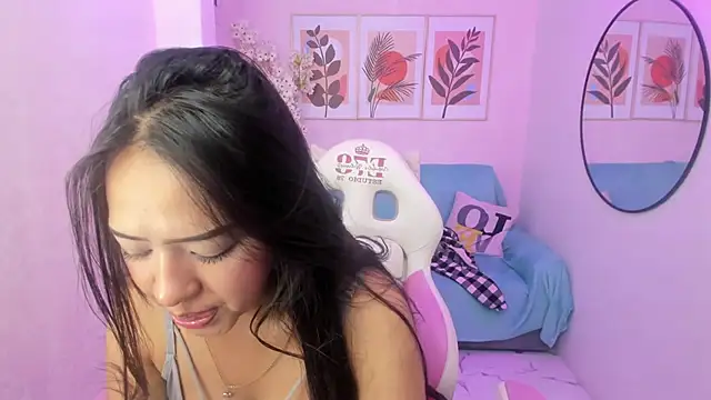 Snapshot of Zafiro_t18 chatting on 02/09/25, 03:45 Zafiro t18 online show from 02/09/25, 03:45