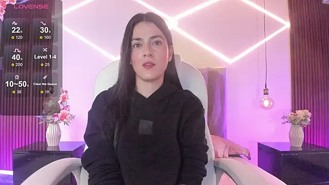 BellaClaiir online show from 12/04/25, 02:26