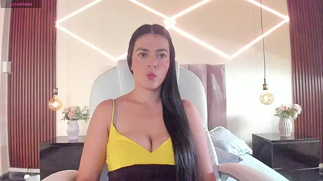 BellaClaiir online show from 12/16/25, 02:44