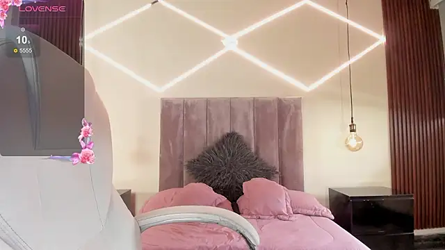 Snapshot of BellaClaiir chatting on 02/12/26, 02:56 BellaClaiir online show from 02/12/26, 02:56