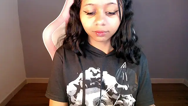 Snapshot of Natasha_mh2 chatting on 01/25/25, 02:04 Natasha mh2 online show from 01/25/25, 02:04