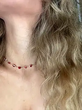 cuteluci  online show from 04/09/26, 11:37