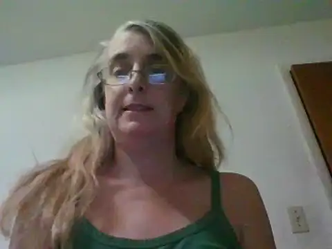 Snapshot of Emilylyn2501 chatting on 01/13/25, 06:38 Emilylyn2501 online show from 01/13/25, 06:38