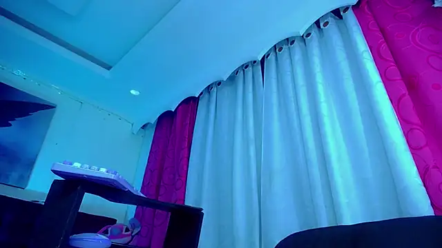 NahomiCamper online show from 09/26/25, 02:48