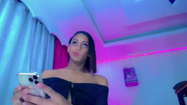 NahomiCamper online show from 04/07/26, 11:04