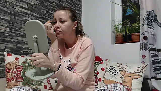 Snapshot of SweetMaddy888 chatting on 12/27/24, 04:15 SweetMaddy888 online show from 12/27/24, 04:15