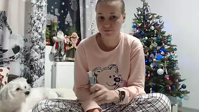 Snapshot of SweetMaddy888 chatting on 12/28/24, 05:23 SweetMaddy888 online show from 12/28/24, 05:23