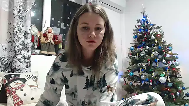 Snapshot of SweetMaddy888 chatting on 12/31/24, 04:06 SweetMaddy888 online show from 12/31/24, 04:06