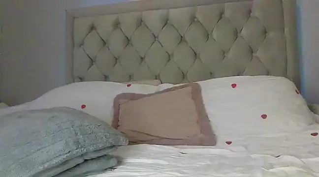 Snapshot of diamondgalxo chatting on 02/19/25, 08:01 diamondgalxo online show from 02/19/25, 08:01