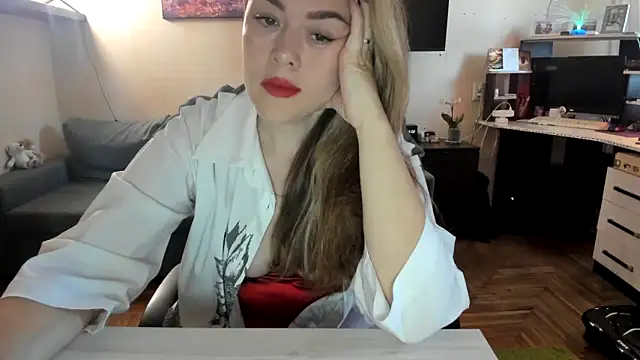 Snapshot of SofiaBells chatting on 09/10/25, 10:04 SofiaBells online show from 09/10/25, 10:04