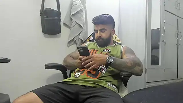 Lyon vach online show from 02/04/25, 01:56