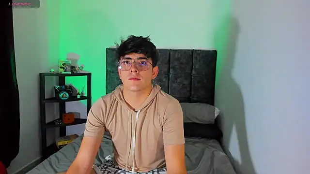 nolan twink1 online show from 10/01/25, 11:44