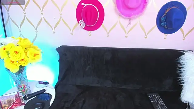 Snapshot of ladylians chatting on 12/16/24, 05:43 ladylians online show from 12/16/24, 05:43