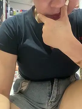 Cesywet online show from 09/21/25, 05:42