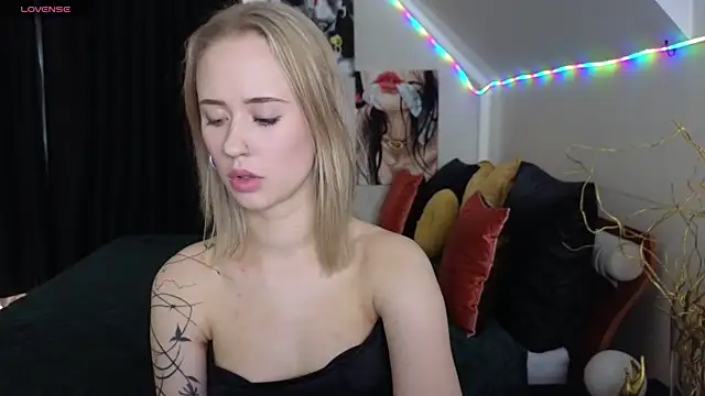 SashaBrooks online show from 10/12/25, 01:32