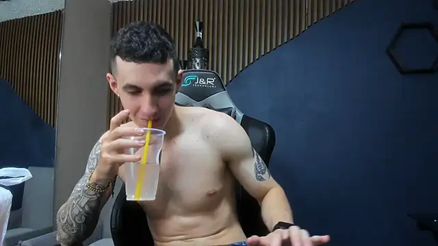 JacksonOlsenn online show from 02/02/25, 03:49