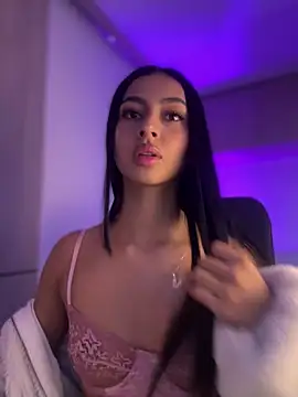 maddy bronw  online show from 01/20/25, 10:15