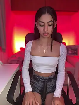 maddy bronw  online show from 02/02/25, 11:42