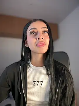 maddy bronw  online show from 03/07/25, 10:10