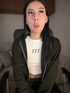 maddy bronw  online show from 03/08/25, 01:17