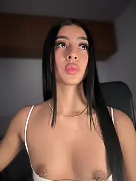 maddy bronw  online show from 03/22/25, 05:06