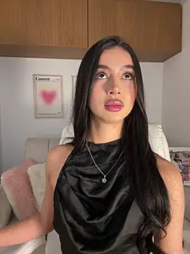 Snapshot of maddy_bronw_ chatting on 05/16/26, 11:57 maddy bronw online show from 05/16/26, 11:57