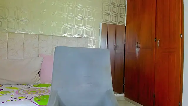 Snapshot of evelyn_wine chatting on 12/27/24, 07:35 evelyn wine online show from 12/27/24, 07:35