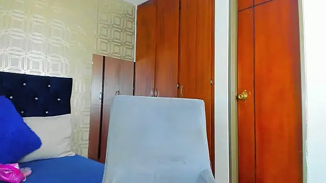 Snapshot of evelyn_wine chatting on 02/14/25, 12:30 evelyn wine online show from 02/14/25, 12:30