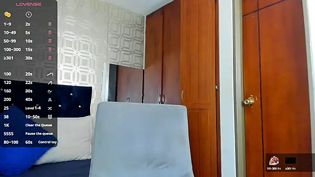 Snapshot of evelyn_wine chatting on 02/25/25, 07:36 evelyn wine online show from 02/25/25, 07:36