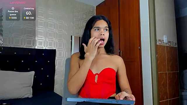 Snapshot of evelyn_wine chatting on 03/14/25, 08:17 evelyn wine online show from 03/14/25, 08:17