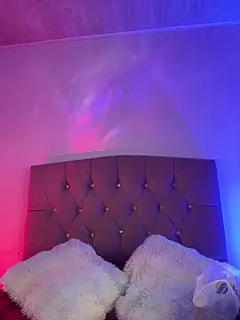 NINA 18 YEARS online show from 12/17/25, 10:49