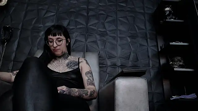 Agata Darkness online show from 12/20/25, 11:12