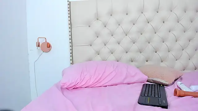 Snapshot of Kim_Eli chatting on 01/25/25, 11:00 Kim Eli online show from 01/25/25, 11:00