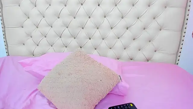 Snapshot of Kim_Eli chatting on 02/01/25, 07:44 Kim Eli online show from 02/01/25, 07:44