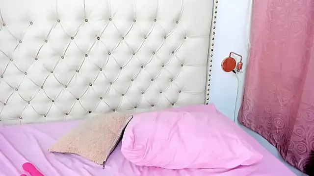 Snapshot of Kim_Eli chatting on 02/07/25, 10:52 Kim Eli online show from 02/07/25, 10:52