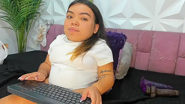 Snapshot of Michelle_Brooks chatting on 12/26/24, 01:21 Michelle Brooks online show from 12/26/24, 01:21