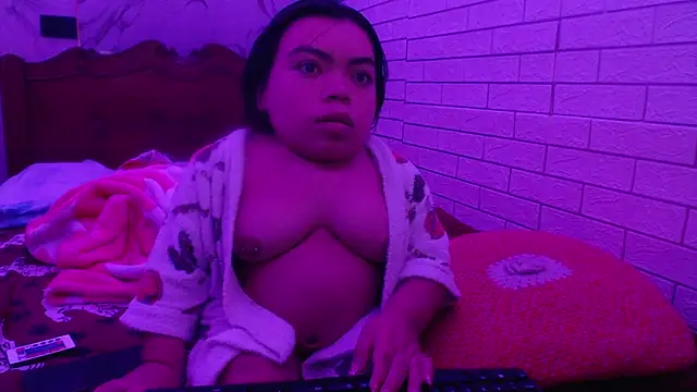 Snapshot of Michelle_Brooks chatting on 02/13/25, 02:12 Michelle Brooks online show from 02/13/25, 02:12