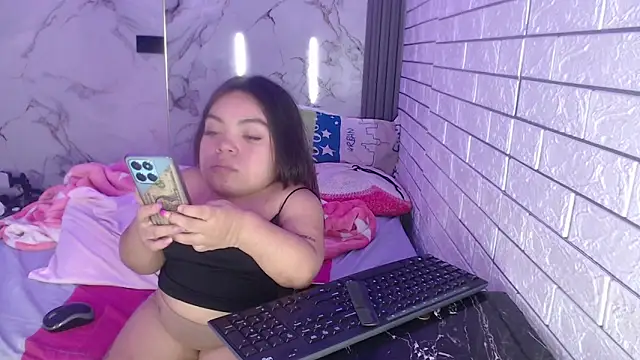 Snapshot of Michelle_Brooks chatting on 03/18/25, 04:26 Michelle Brooks online show from 03/18/25, 04:26