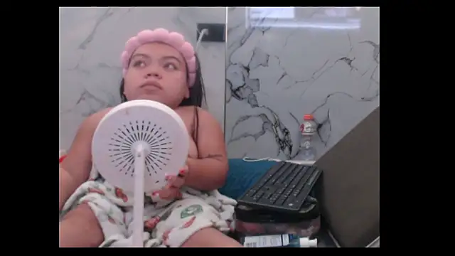 Snapshot of Michelle_Brooks chatting on 10/19/25, 05:08 Michelle Brooks online show from 10/19/25, 05:08