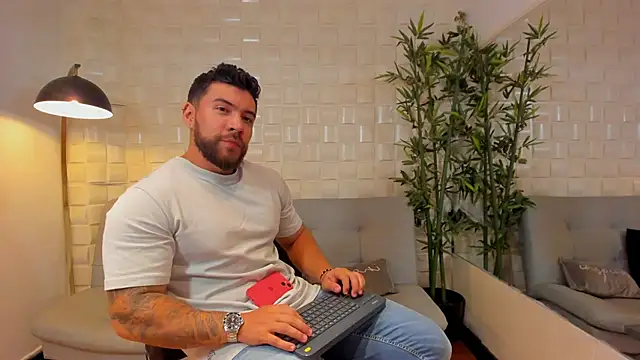 Snapshot of _dreammr1_ chatting on 01/14/25, 10:34 dreammr1 online show from 01/14/25, 10:34